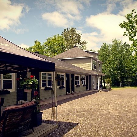 Studiotel Bromont Luaran gambar