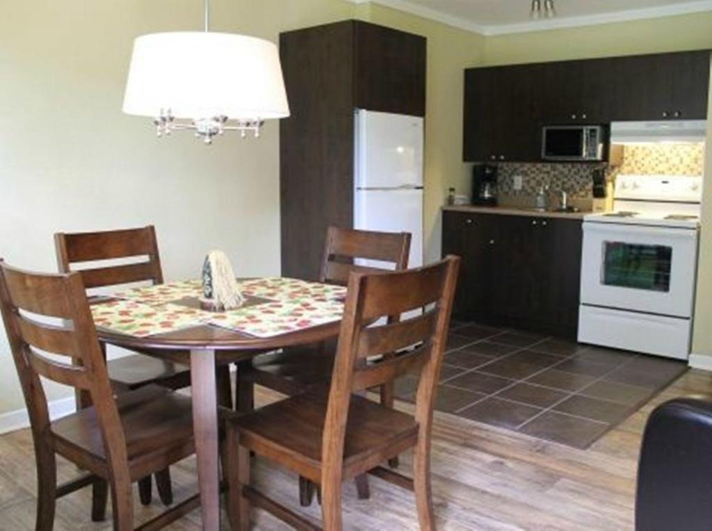 Studiotel Bromont Luaran gambar